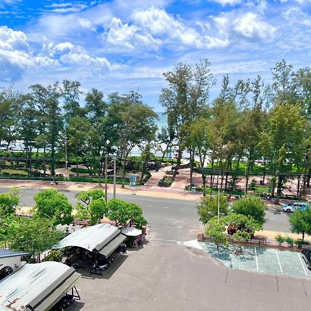 Отель Khach San Binh Minh Фантхьет Экстерьер фото