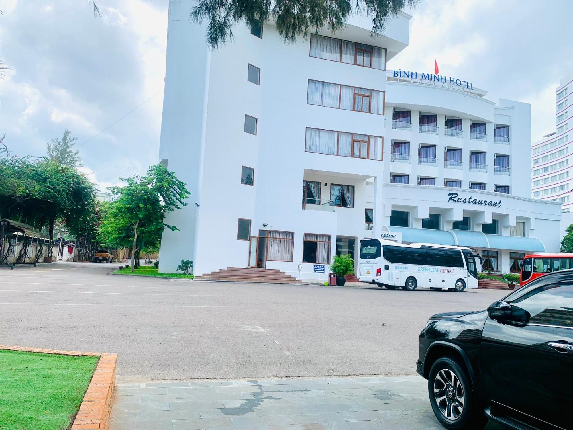 Отель Khach San Binh Minh Фантхьет Экстерьер фото