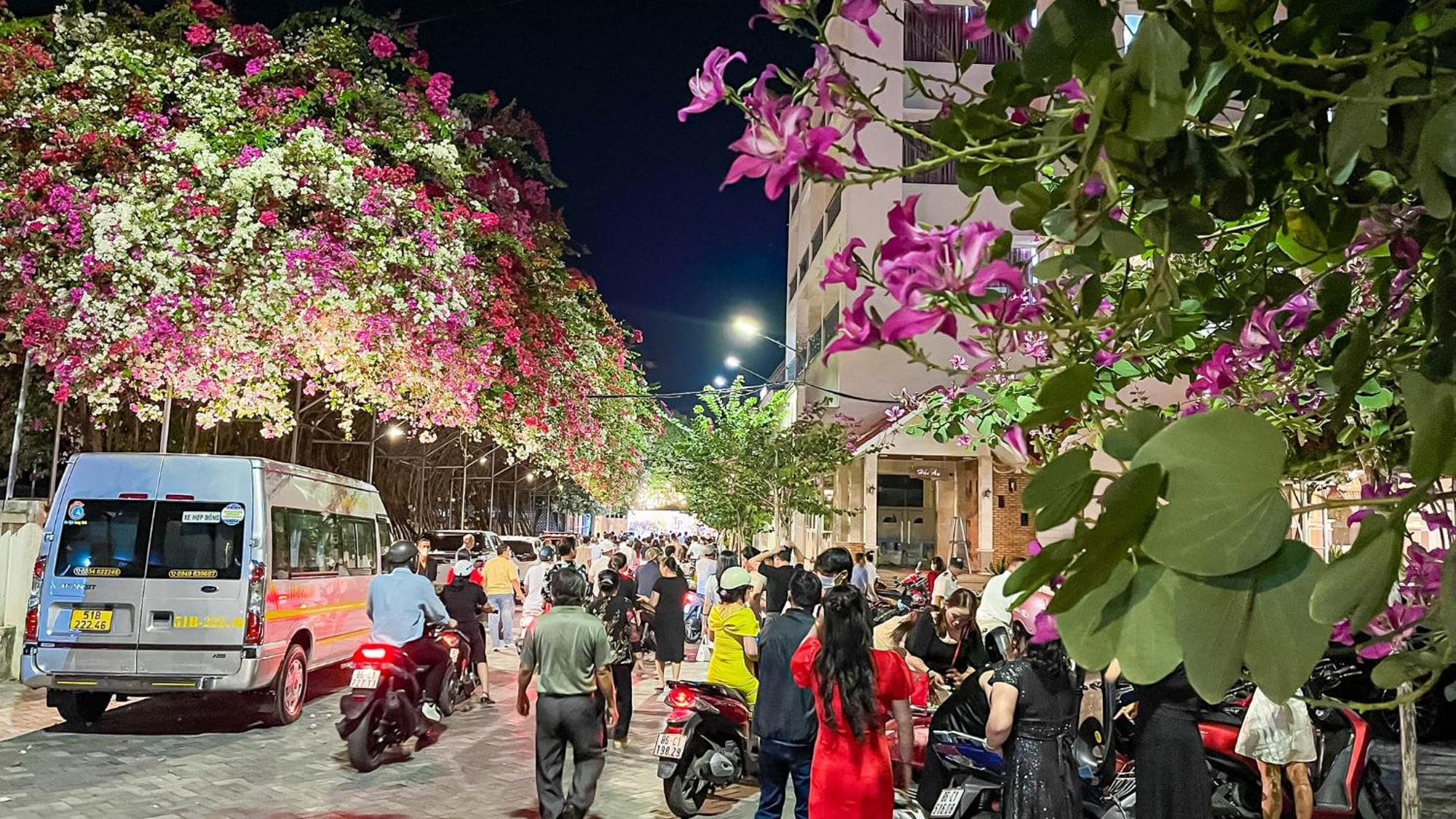 Отель Khach San Binh Minh Фантхьет Экстерьер фото