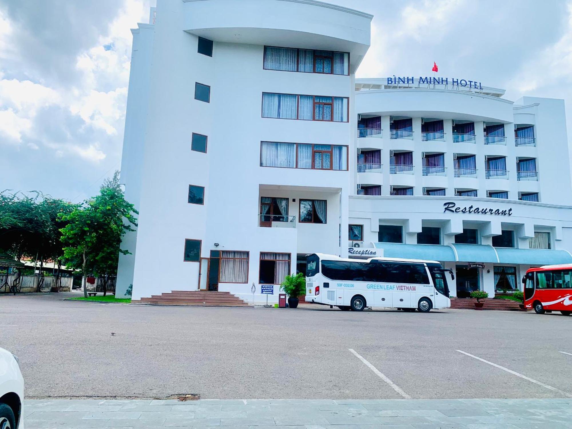 Отель Khach San Binh Minh Фантхьет Экстерьер фото