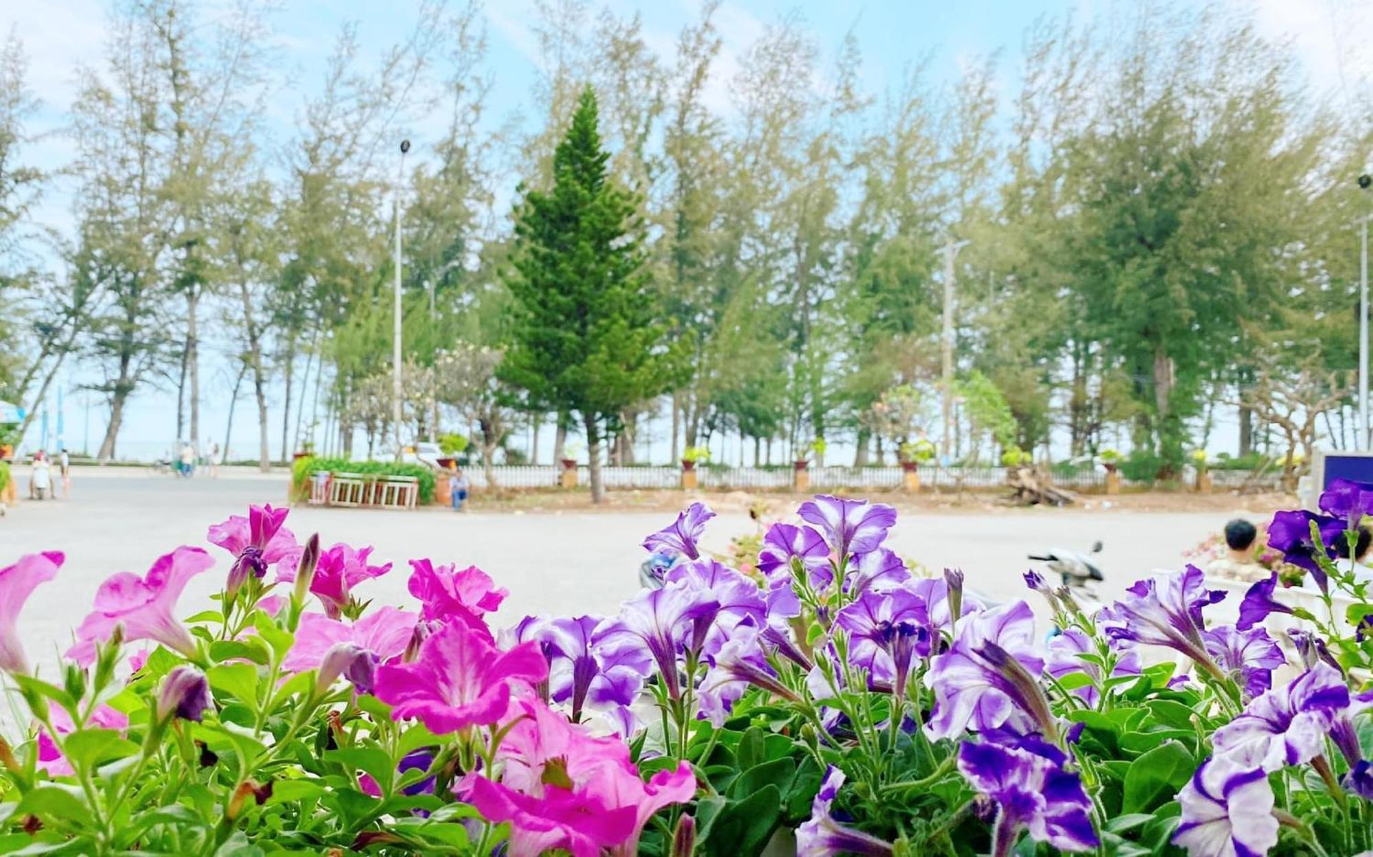 Отель Khach San Binh Minh Фантхьет Экстерьер фото