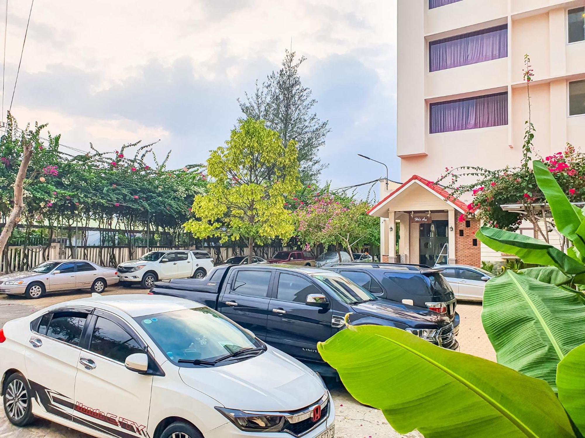 Отель Khach San Binh Minh Фантхьет Экстерьер фото