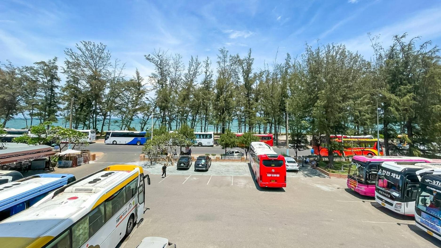 Отель Khach San Binh Minh Фантхьет Экстерьер фото