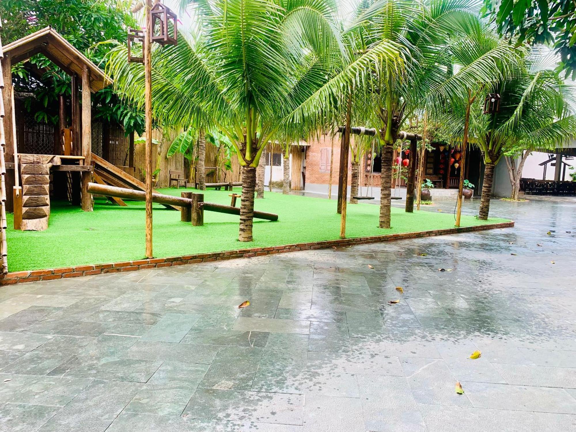 Отель Khach San Binh Minh Фантхьет Экстерьер фото