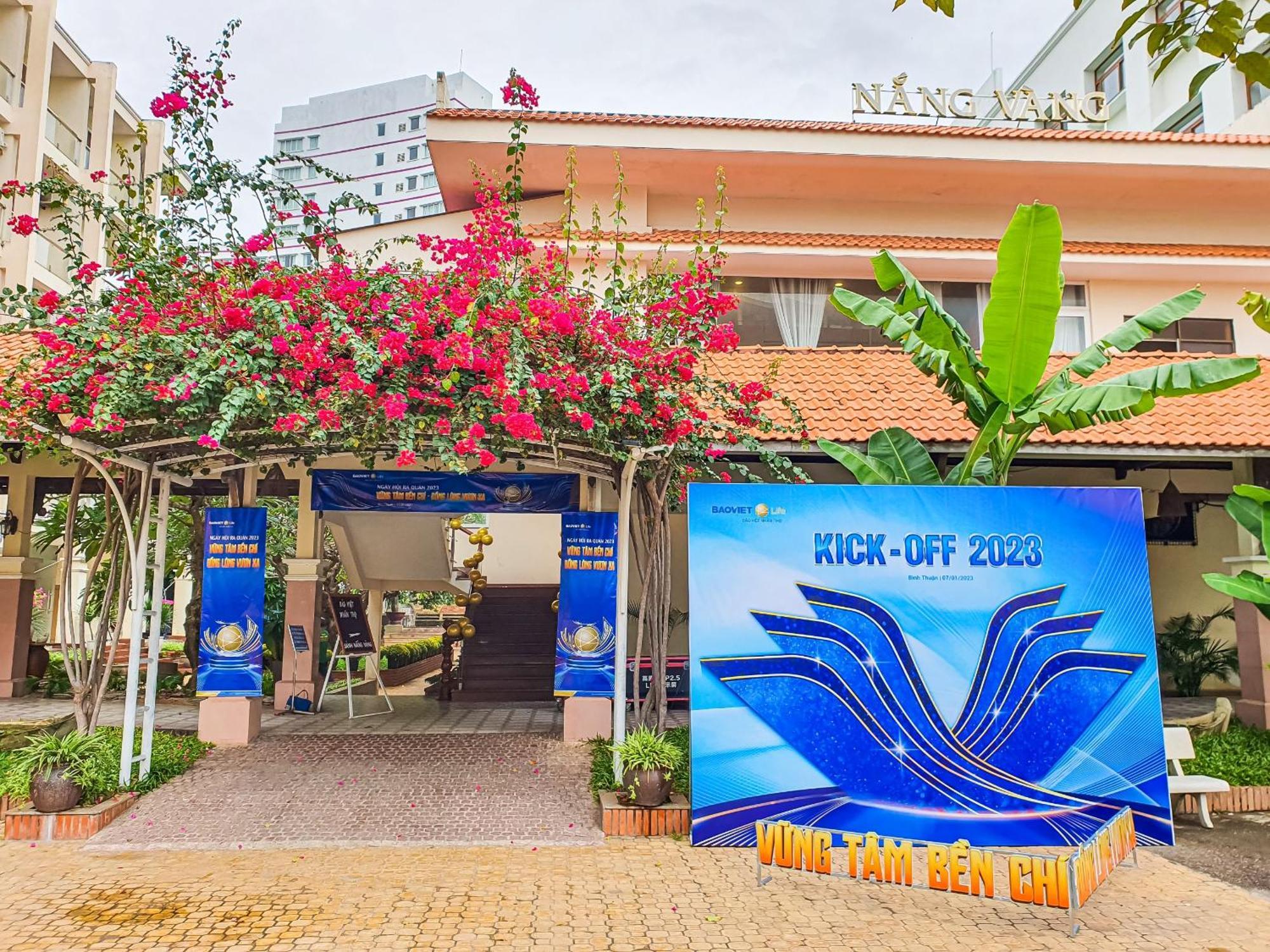 Отель Khach San Binh Minh Фантхьет Экстерьер фото