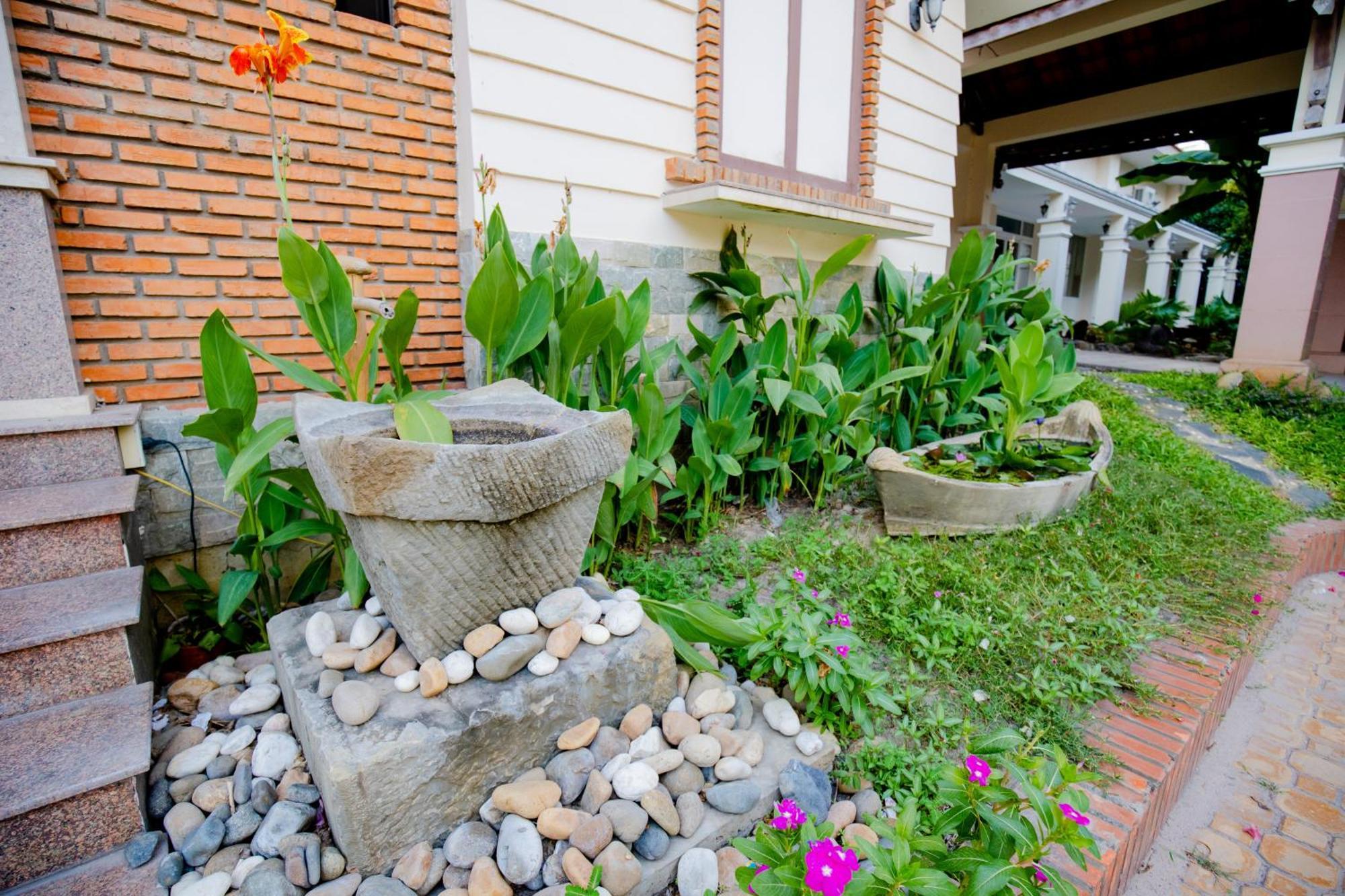 Отель Khach San Binh Minh Фантхьет Экстерьер фото